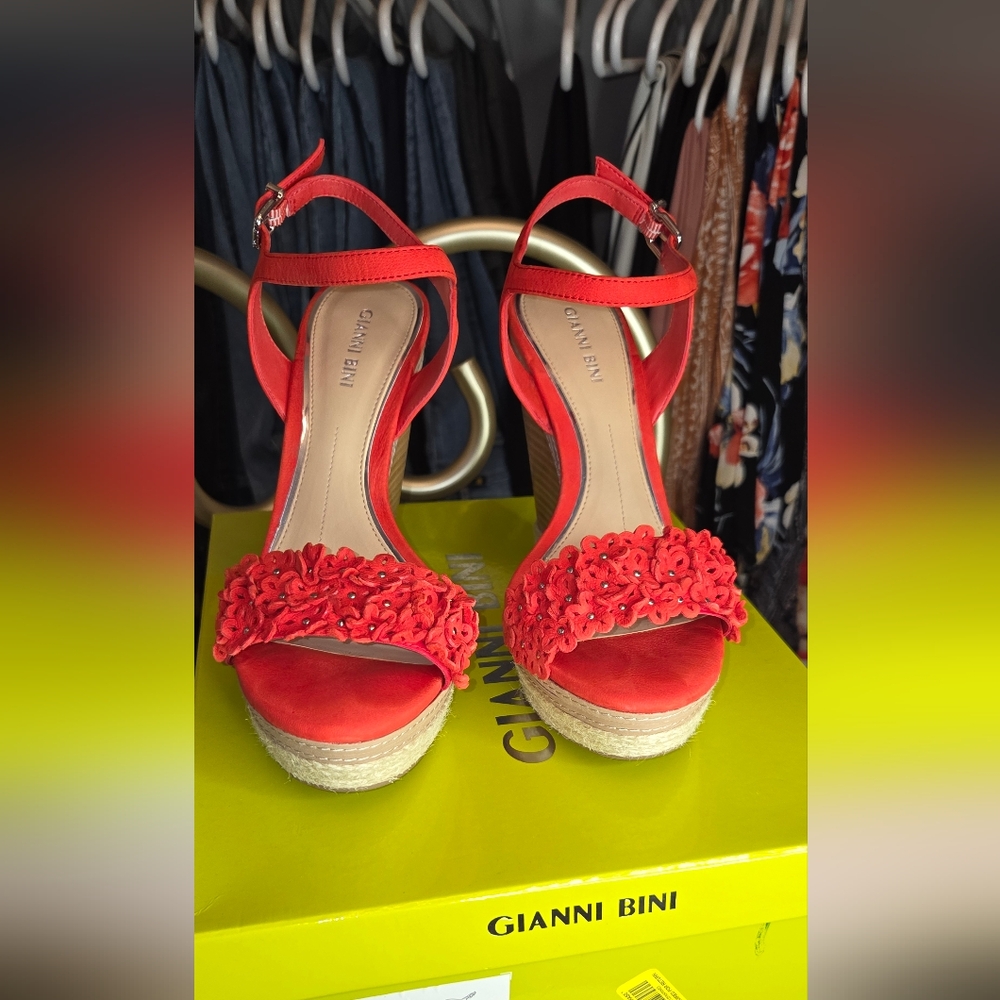 Gianni Bini Red Floral Platform Heels